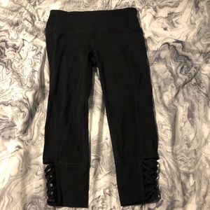 athleta criss cross cropped leggings